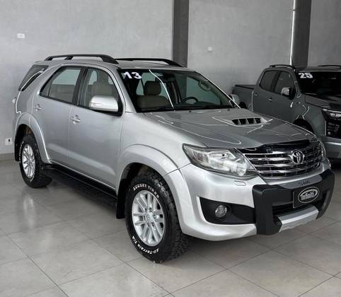 TOYOTA HILUX SW4 3.0 SRV 4X4 7 LUGARES 16V TURBO INTERCOOLER DIESEL 4P AUTOMÁTICO